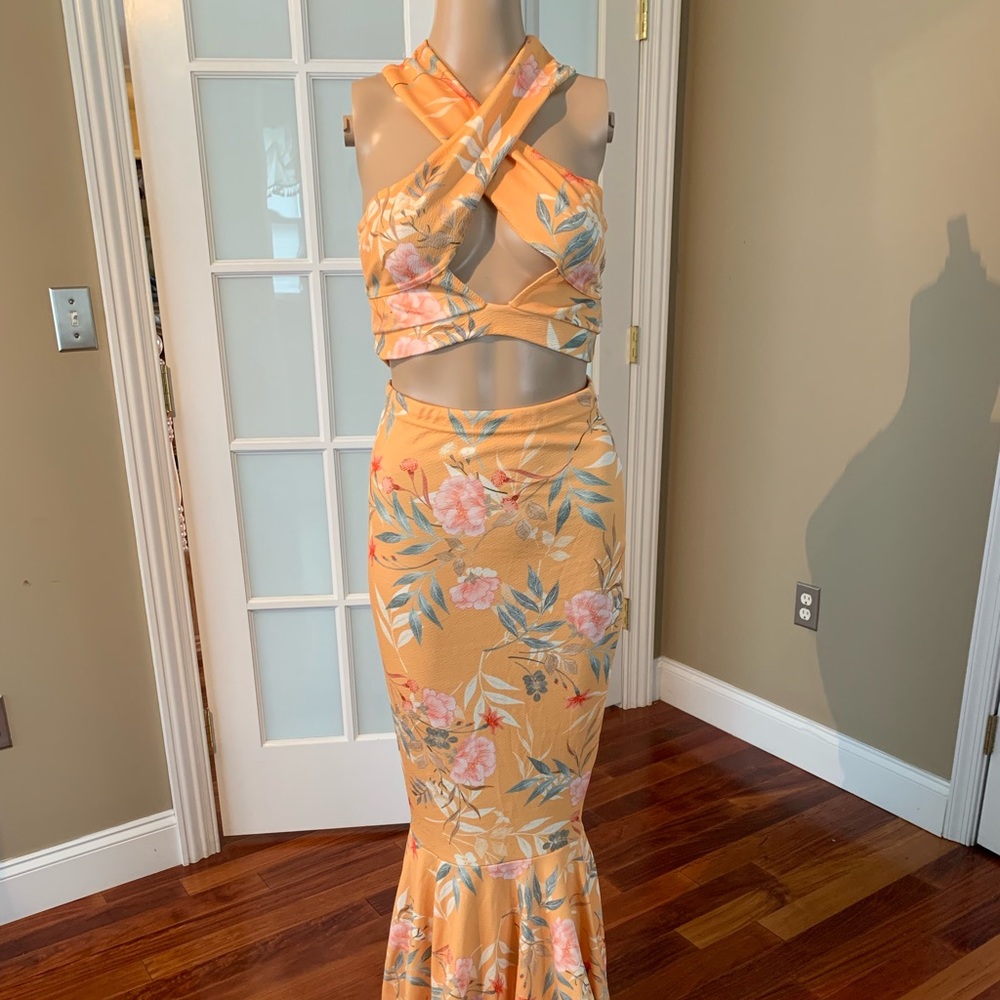 2 piece top and mermaid skirt set. Tropical print.